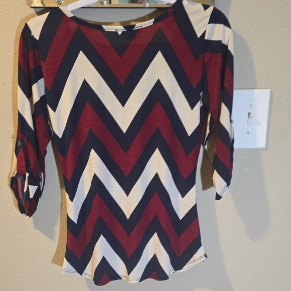 a'gaci Burgundy and Cream Chevron Blouse - Picture 4 of 4